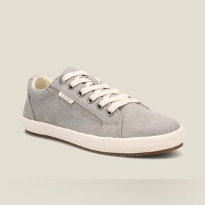 Like New Taos Star Women's Lace Up Sneaker in Washed Gray Size 7 1/2